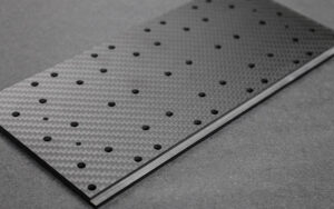Präzise CNC-gefrästes Aluminiumteil mit komplexen spiegelglatten Oberflächen und feinen Details.